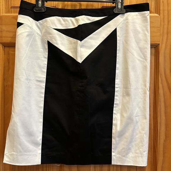 NEVER WORN: Geometric Pencil Skirt, Size 12 - Picture 5 of 8